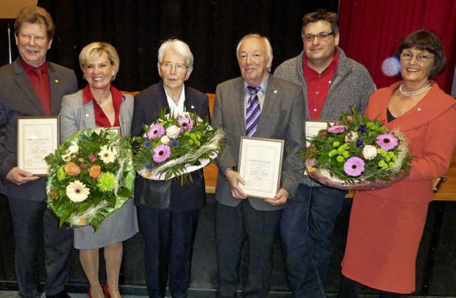 Verdienstmedaillen der Gemeinde Tening...Verdienstmedaille erhielt Horst Unruh.  | Foto: Karlernst Lauffer