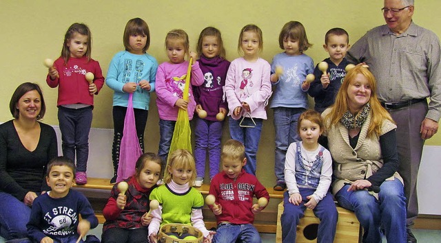 Freude am Singen, Bewegen und Sprechen...rnst Duttlinger (rechts) bernommen.    | Foto: Claudia Marchlewski