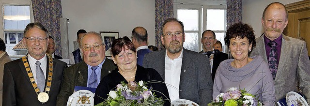 Beim Neujahrsempfang ehrte Brgermeist...efrau) und Martin Spoth (mit Ehefrau).  | Foto: Bernhard Rein