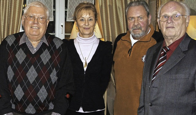 Der  Vorstand des Gesangvereins Laufen...Graf,  Johanna Rapp und Heinz Winands.  | Foto: Reinhard Herbrig