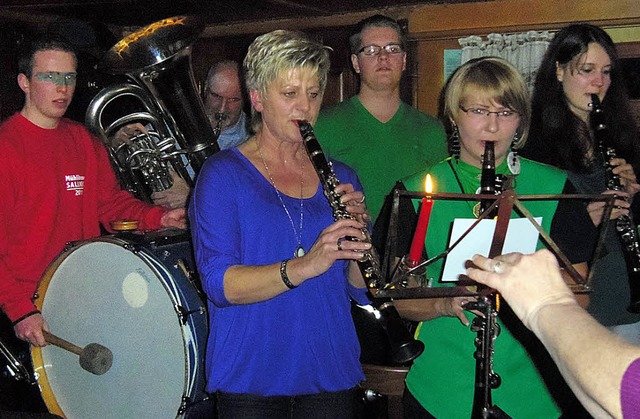 Ein Stndchen spielte die Klarinettenf...n auf ein erfolgreiches  Vereinsjahr.   | Foto: Ingrid Jennert
