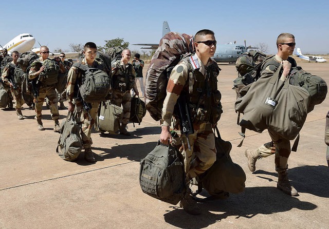 Franzsische Soldaten treffen am Dienstag in Malis Hauptstadt Bamako ein.   | Foto: AFP