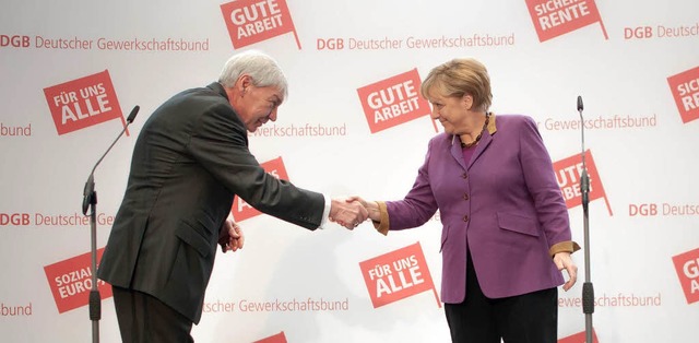 Pflegen schon lange ein gutes Verhltn...ela Merkel und DGB-Chef Michael Sommer  | Foto: dapd