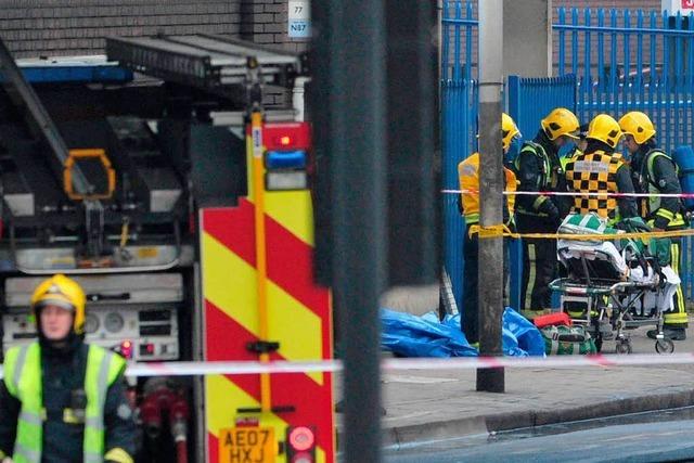 Hubschrauber strzt in Londoner Zentrum ab - zwei Tote
