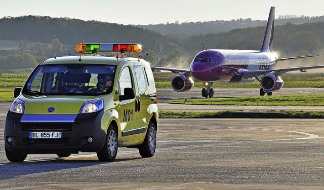 Erstmals landete 2012 der osteuropisc...ost-Carrier Wizz-Air am Euro-Airport.   | Foto: Annette Mahro