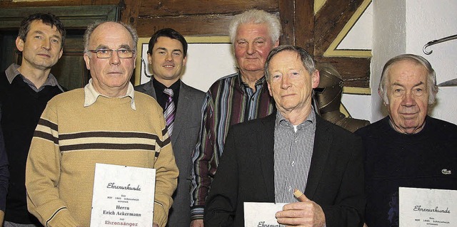 Ehrungen beim MGV Schmieheim: (von lin..., Frank Tegtmeyer und  Heinz Steiner.   | Foto: Sandra Decoux-Kone