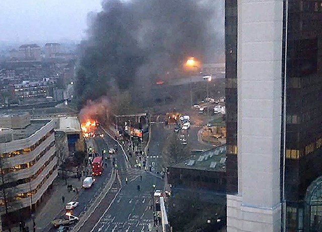Ein Feuerball ging im Stadtteil Vauxhall hernieder.   | Foto: AFP