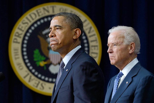 Prsident Barack Obama und sein Vize J... fr ein schrferes Waffengesetz vor.   | Foto: DPA
