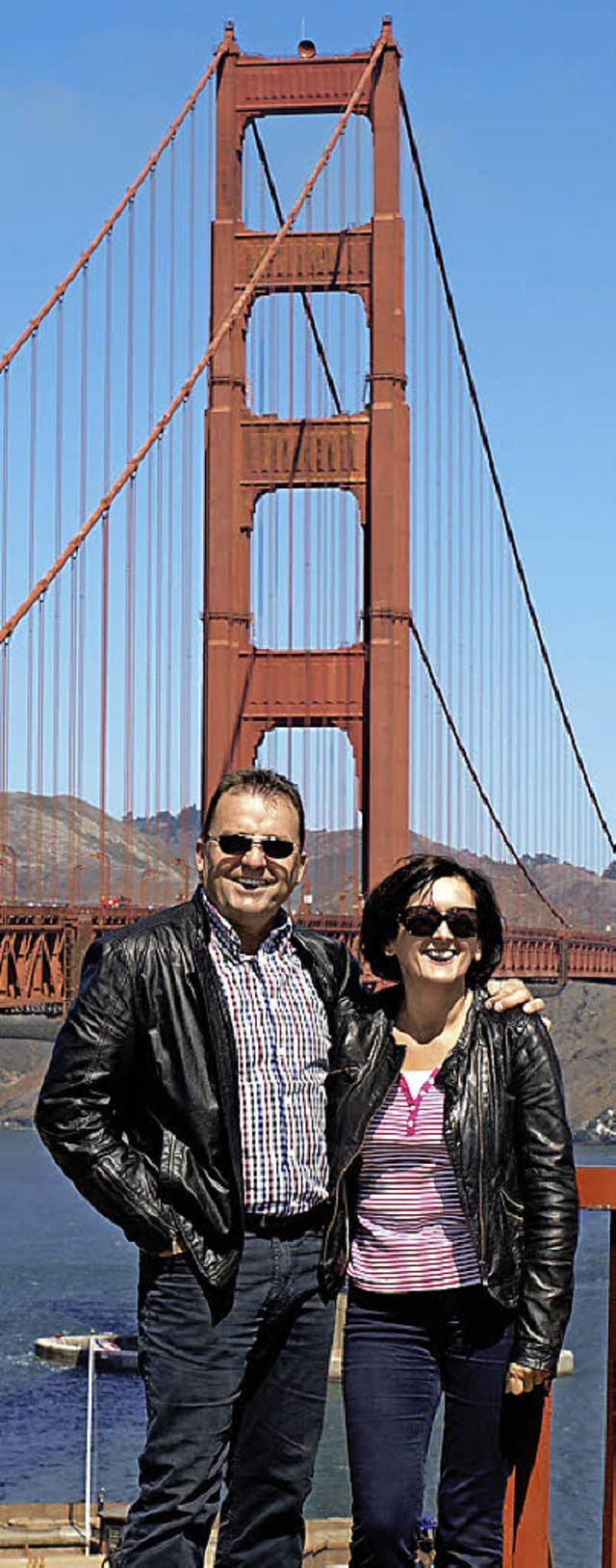 Weltenbummler Alfred Sedelmeier mit Ehefrau Jutta vor der Golden Gate Bridge   | Foto: Rast