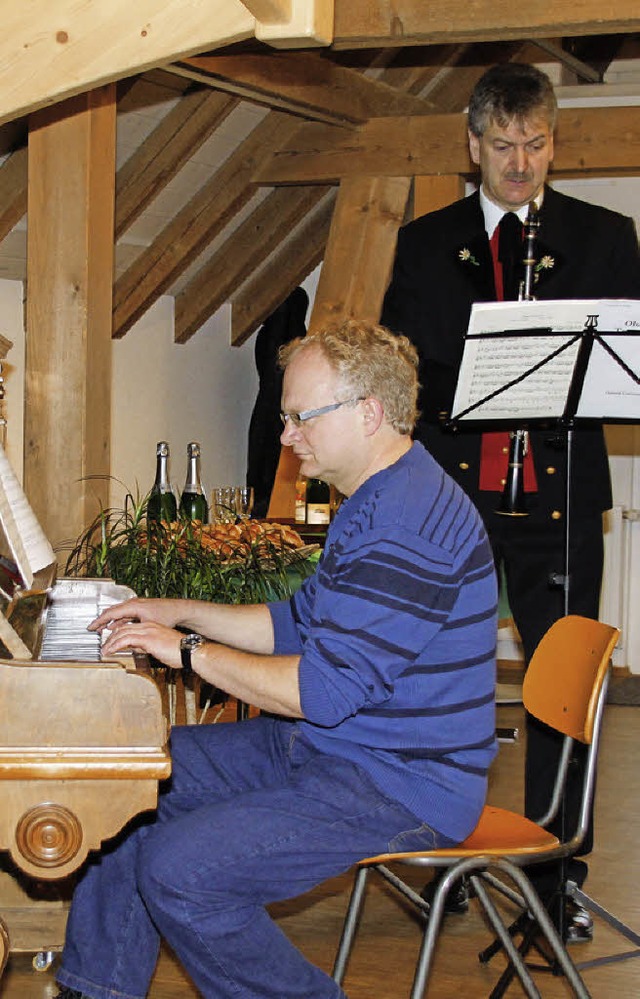 Umrahmten den Neujahrsempfang i musikalisch: Thomas Stiegeler und Georg Seidler.  | Foto: Chris Seifried