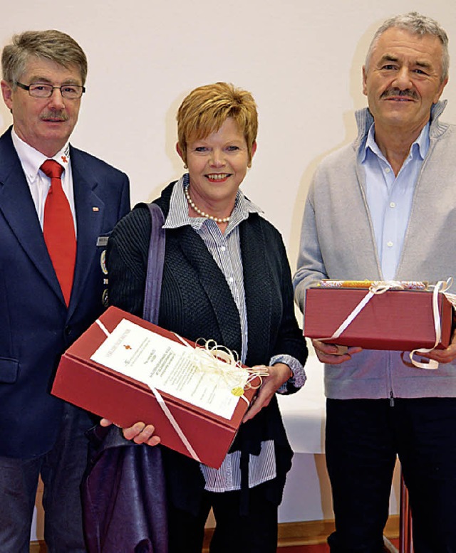 Willi Stockelmann vom DRK  (links)  eh...ena   Melitz und Berthold Zimmermann.   | Foto: Umi