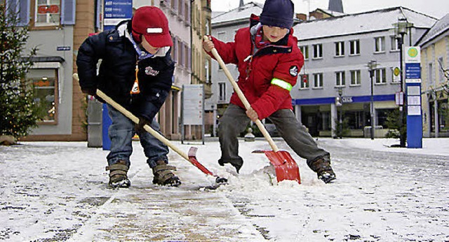 Beim Schneeschippen  | Foto: AMB