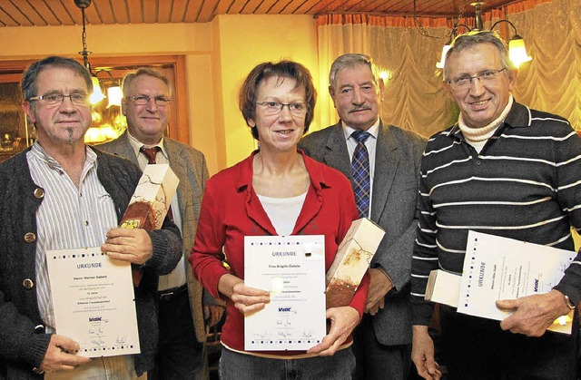 Mehrere langjhrige Mitglieder wurden ...ns Trogus (Zweiter von links) geehrt.   | Foto: herbert trogus