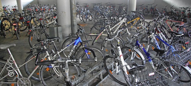 Auch im Winter gut genutzt: Blick in den Fahrradkeller des Kant-Gymnasiums   | Foto: Lauber