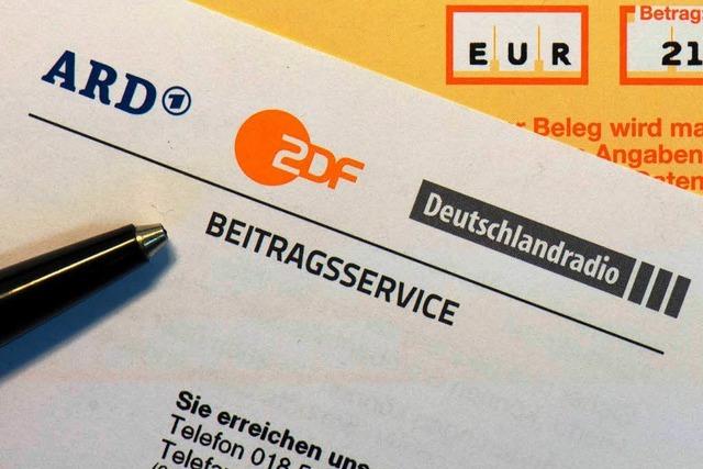 Merkel mahnt ARD und ZDF zum Sparen