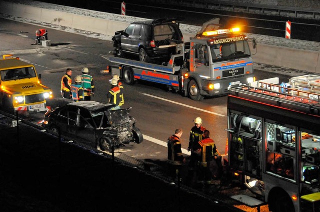 Nach dem Unfall auf der A5 waren neben...i Rettungswagenbesatzungen im Einsatz.  | Foto: Helmut Seller