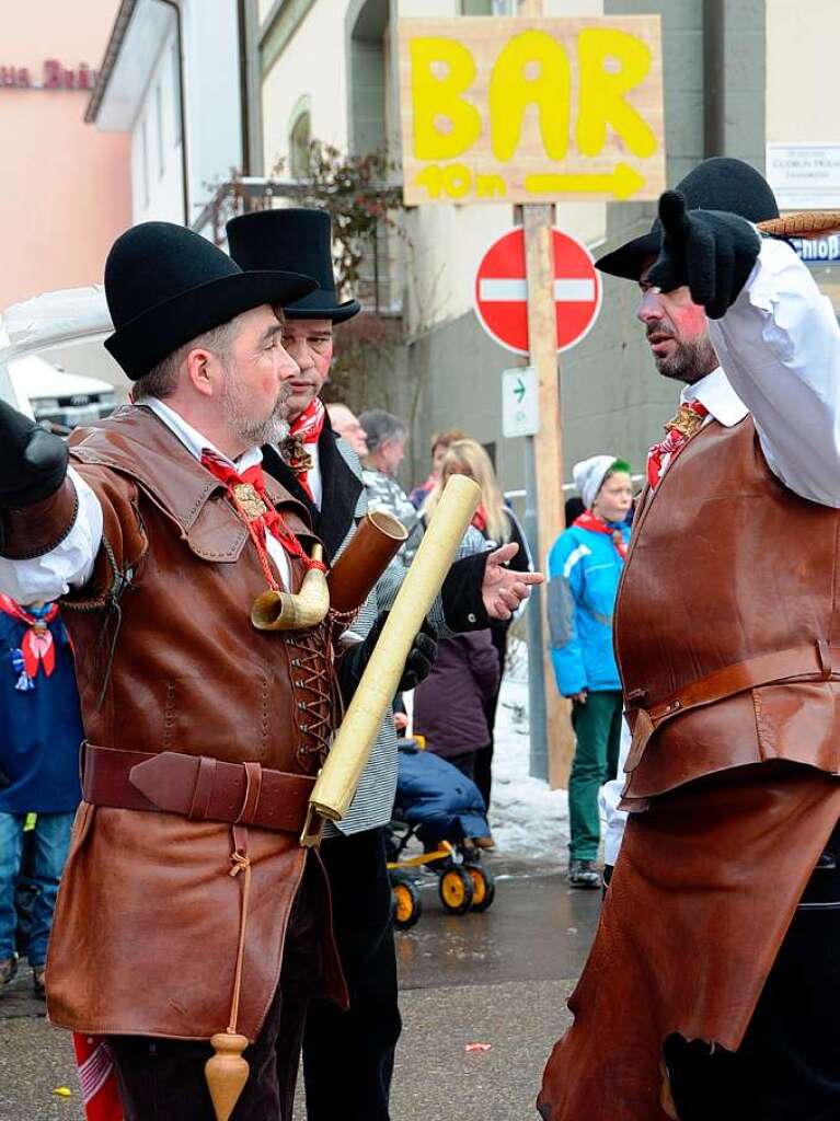 Ein spannendes Spektakel war das Narrenbaumstellen.