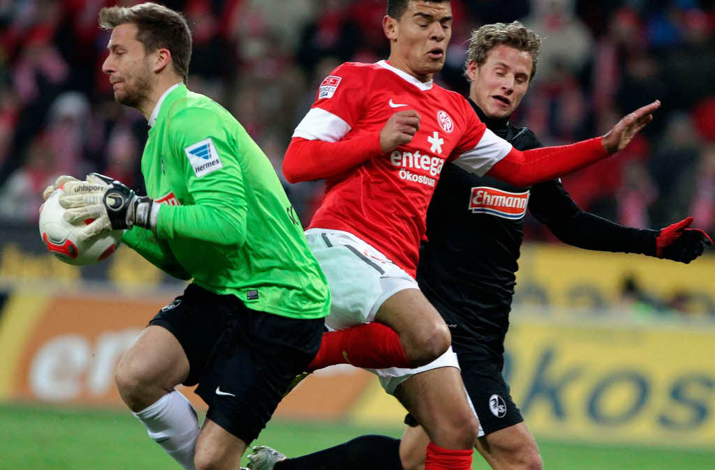 Freiburgs Keeper Oliver Baumann war, wie in dieser Situation, ein sicherer Rckhalt.