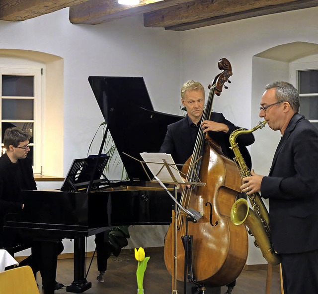 Schner handgemachter Jazz im Brgersa...n und Jrgen Hagenlocher (von links).   | Foto: Dorothee Philipp