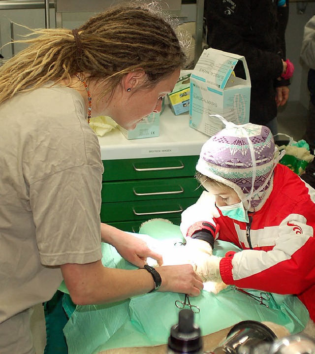 Fr Kinder war die Trlle i(links oben...en Teddybren operiert (groes Bild).   | Foto: Felix Held