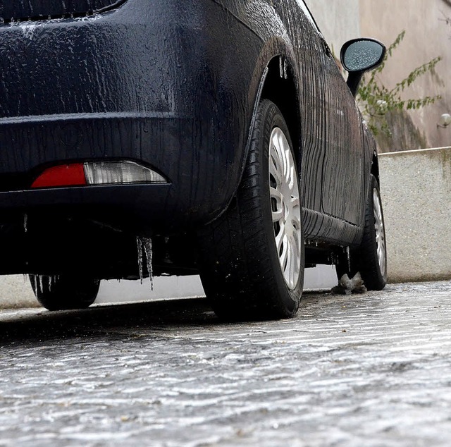 Auto auf Glatteis: In den meisten Fllen ist das gestern Morgen gutgegangen.   | Foto: Christian Kramberg