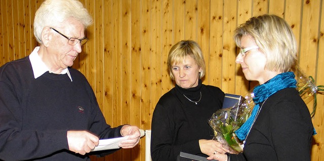 Den Febon-Preis fr besondere Verdiens... Simone Lffler und Beate Baumgartner.  | Foto: Helmut Hassler