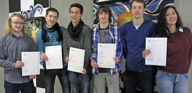 Die sechs Schler, die das Certificate...ann, Jonas Tritschler, Sarah Steiert.   | Foto: frank dreger