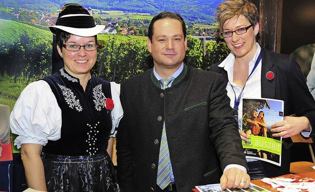 Alexander Bonde, Minister und Prsiden... des Zweitlerland-Tourismus begrt.   | Foto: Dauenhauer