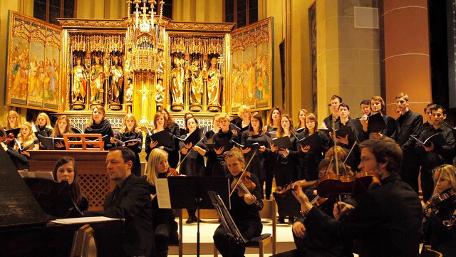 Chor und Orchester der Pdagogischen H...le Freiburg beim Auftritt im Mnster.   | Foto: Marion Pfordt