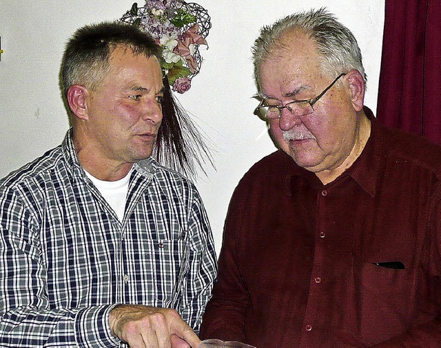 Richard Renz (links), stellvertretende...es Vereins fr seinen groen Einsatz.   | Foto: Klaus Brust