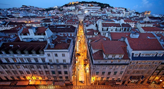Ziel einer langen Reise zu den Sinnfragen des Lebens : Altstadt von Lissabon   | Foto: dpa