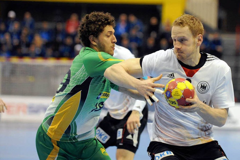 12. Januar: Im ersten Spiel gegen Außenseiter Brasilien schafft Deutschland nach mühevollem Beginn ein 33:23. Stefan Kneer wirft das erste deutsche Tor des Turniers. (Foto: Michael Heuberger) 12. Januar: Im ersten Spiel gegen Außenseiter Brasilien schafft Deutschland nach mühevollem Beginn ein 33:23. Stefan Kneer wirft das erste deutsche Tor des Turniers. (Foto: Michael Heuberger)