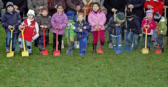 Spatenstich auf nicht tragfhigem  Gru...ds des Kindergartens im November 2012   | Foto: Stefan Sahli