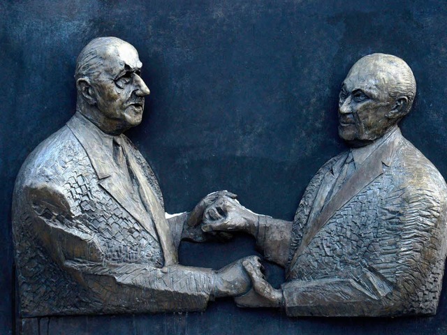 Diese Skulptur, die Charles de Gaulle ...ung des Elyse-Vertrags vor 50 Jahren.  | Foto: AFP