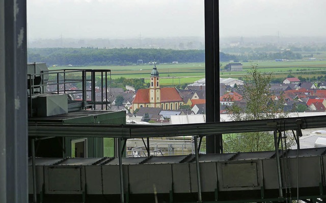 Von der Deponie Kahlenberg (im Vorderg...heimer Fernwrmenetz eingespeist wird.  | Foto: C. Kramberg