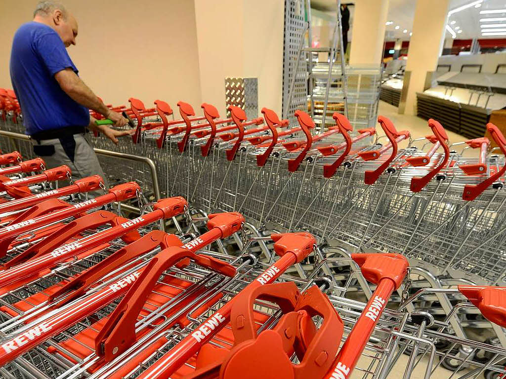 Endspurt im Rewe-Markt. Endspurt im Rewe-Markt.