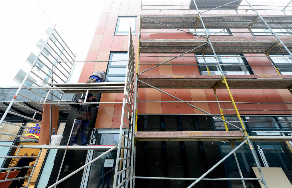 Die Fassade ist noch nicht fertig. Die Fassade ist noch nicht fertig.