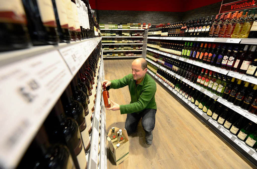 Endspurt im Rewe-Markt. Endspurt im Rewe-Markt.