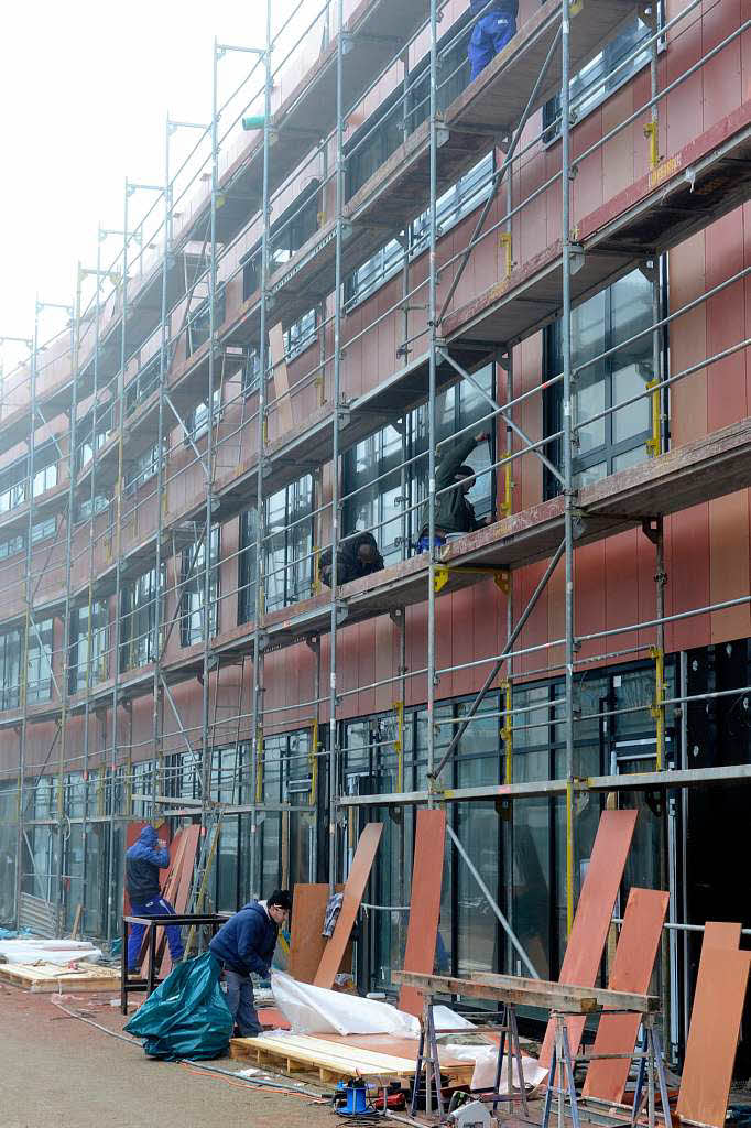 Die Fassade ist noch nicht fertig. Die Fassade ist noch nicht fertig.