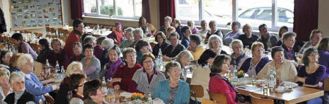 Interessiert verfolgten die Mitglieder des Landfrauenverbandes die Vortrge.  | Foto: Reinhard Cremer