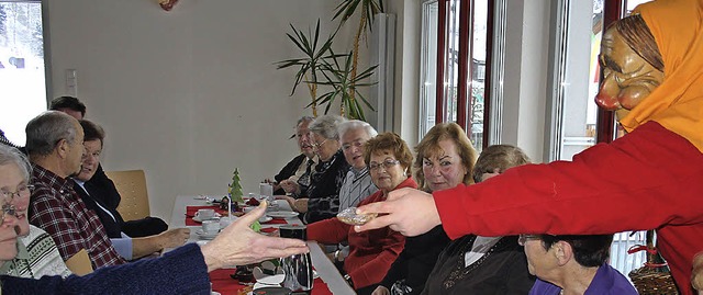 Bei einem spontanen Besuch erhielten d... von der Todtmooser Lebkchler-Zunft.   | Foto: Andreas Bhm