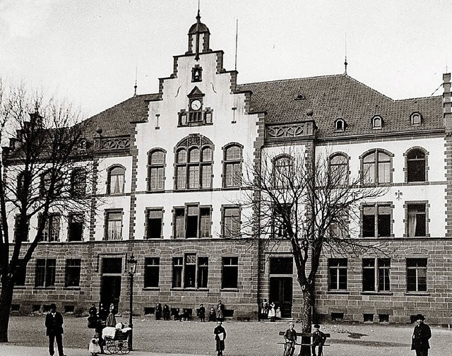 Zentrum Karl-Friedrich-Schule in einer historischen Ansicht um 1900.   | Foto: Stadtarchiv