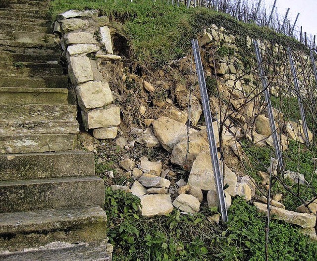Am Castellberg ist ein Stck Mauer abgerutscht.   | Foto: bussmann