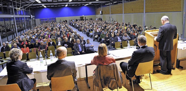 Blick in den vollen Saal: Das Interess...ermeisteramt ist offensichtlich gro.   | Foto: volker mnch