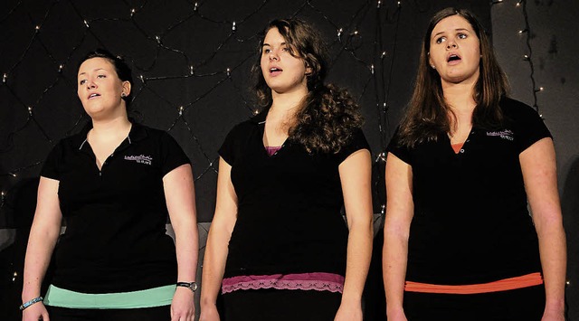 Die Sngerinnen des &#8222;LadiesChoir... Stimmen und der schnen Liedauswahl.   | Foto: Frowalt Janzer
