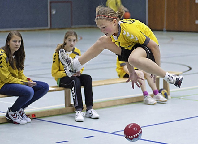 Groes Geschick zeigen die Handballtalente in Grenzach   | Foto: orth
