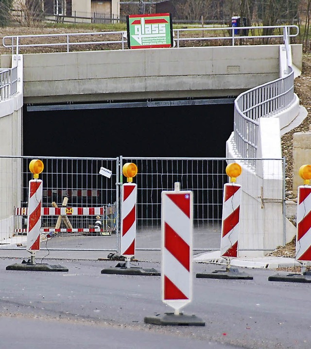 Bleibt weiter gesperrt: Zufahrt zur Zollfreien Richtung Lrrach   | Foto: Lauber