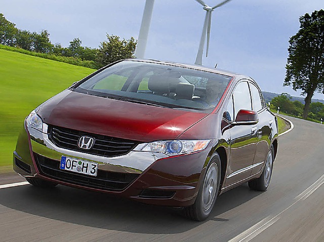 FCX Clarity: Bereits 2008 nahm Honda a...ertigung eines Wasserstoffautos auf.    | Foto: Honda/dpa