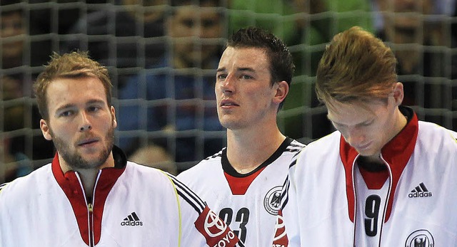 Niedergeschlagen: Kevin Schmidt (links...ik Klein (Mitte) und  Tobias Reichmann  | Foto: dpa