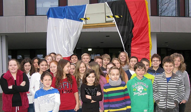 Die Schler der Klasse 6a am Gymnasium...r deutsch-franzsischen Freundschaft.   | Foto: Monika Beha